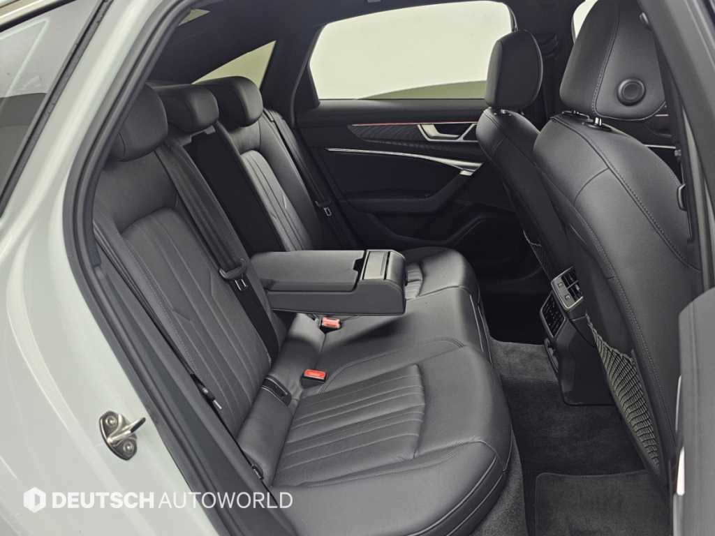 Audi A6 — photo 12