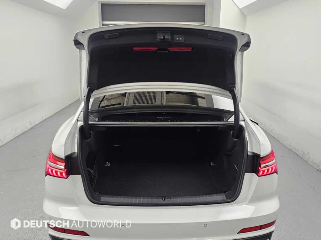 Audi A6 — photo 19