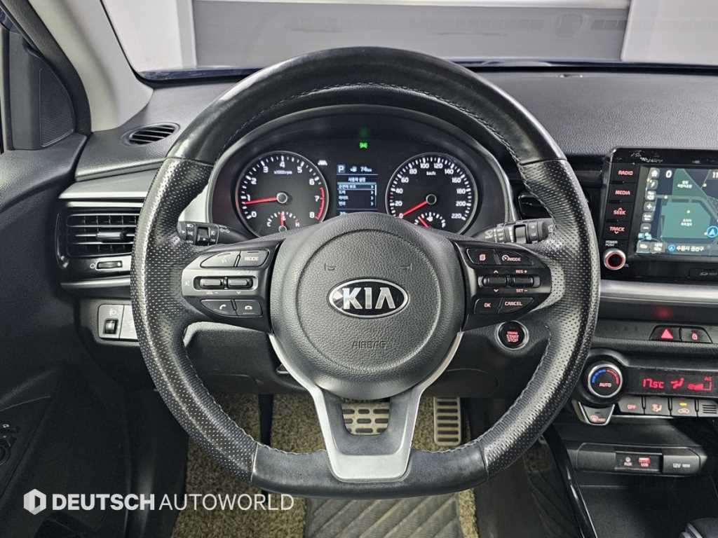 Kia Stonic — photo 13