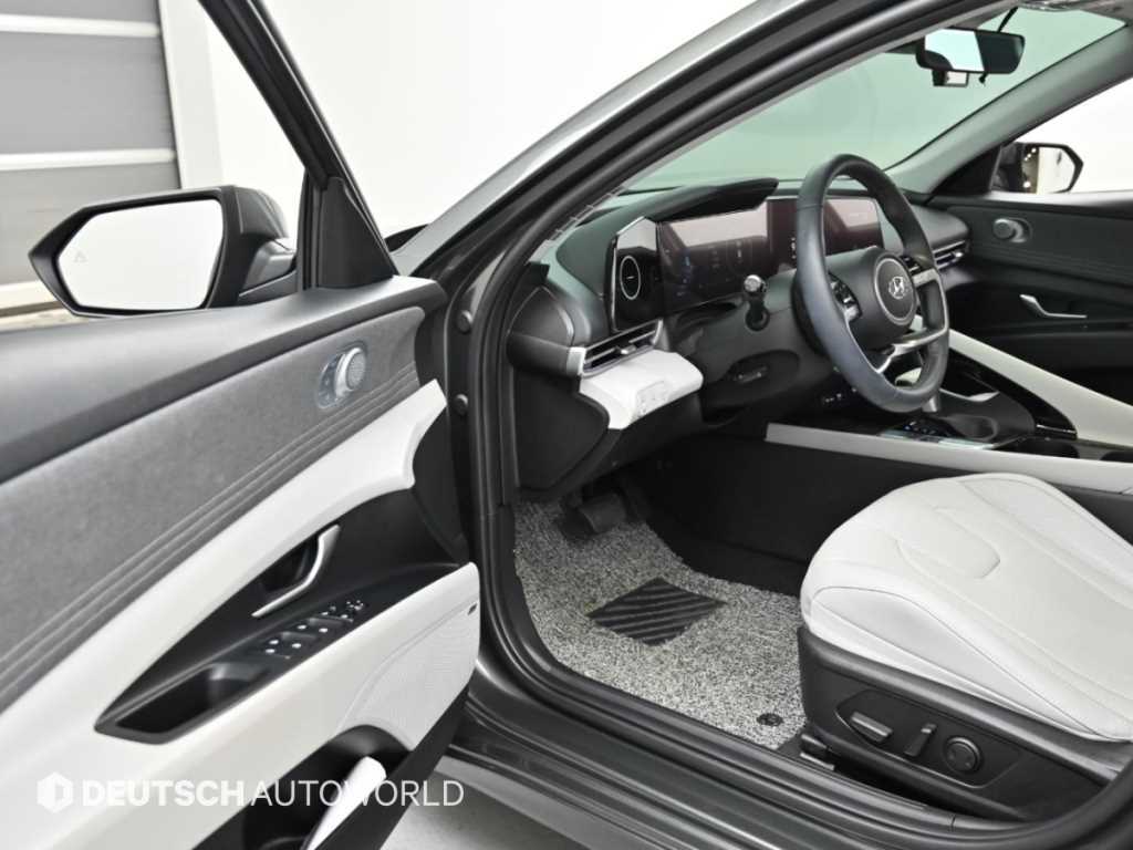 Hyundai Avante — photo 11