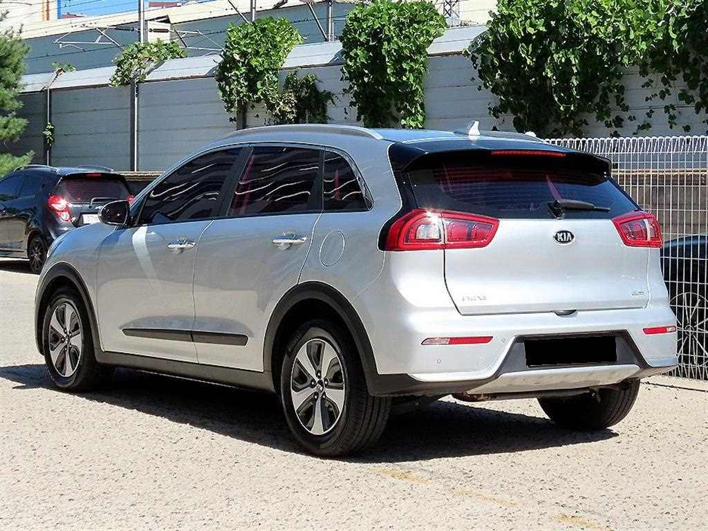 Kia Niro — photo 03