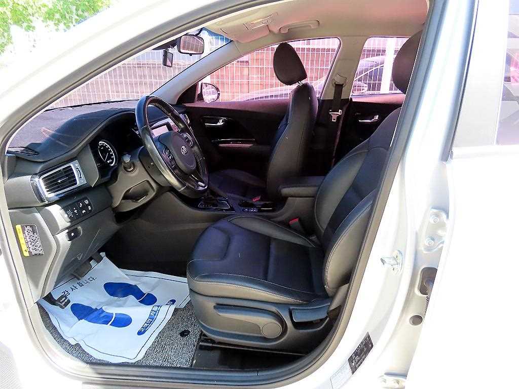 Kia Niro — photo 05