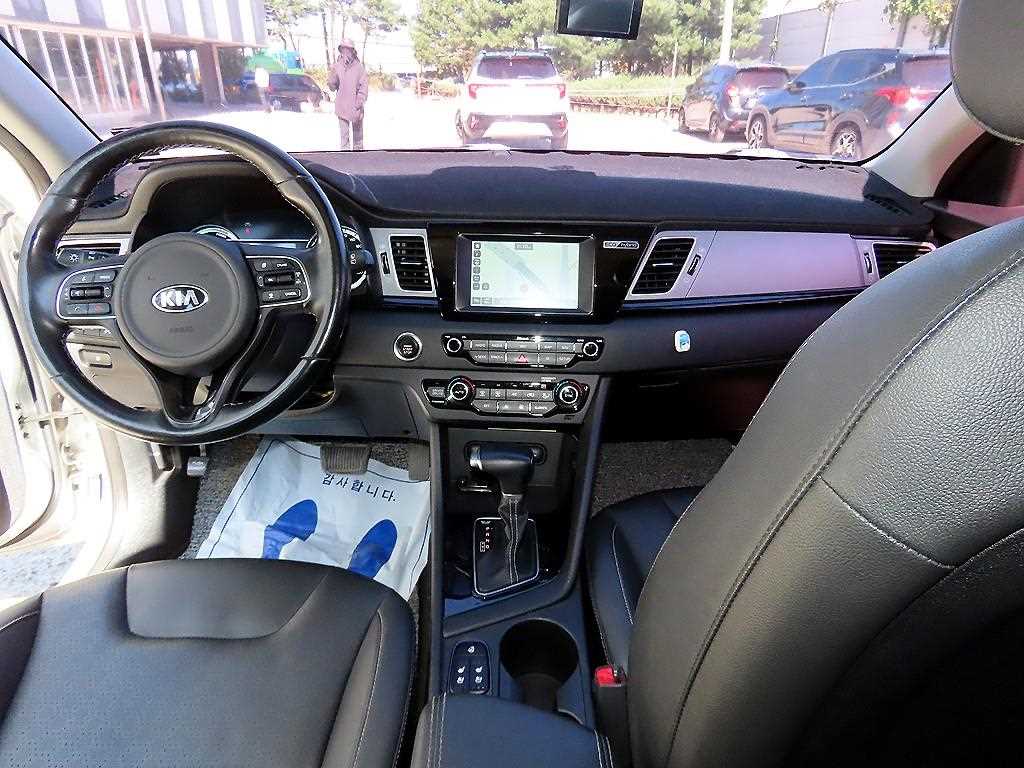 Kia Niro — photo 07
