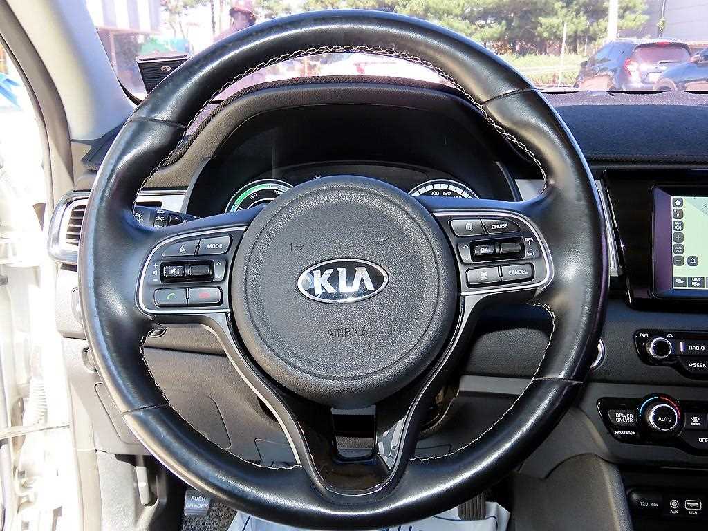 Kia Niro — photo 08