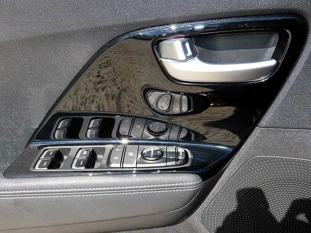 Kia Niro — photo 11