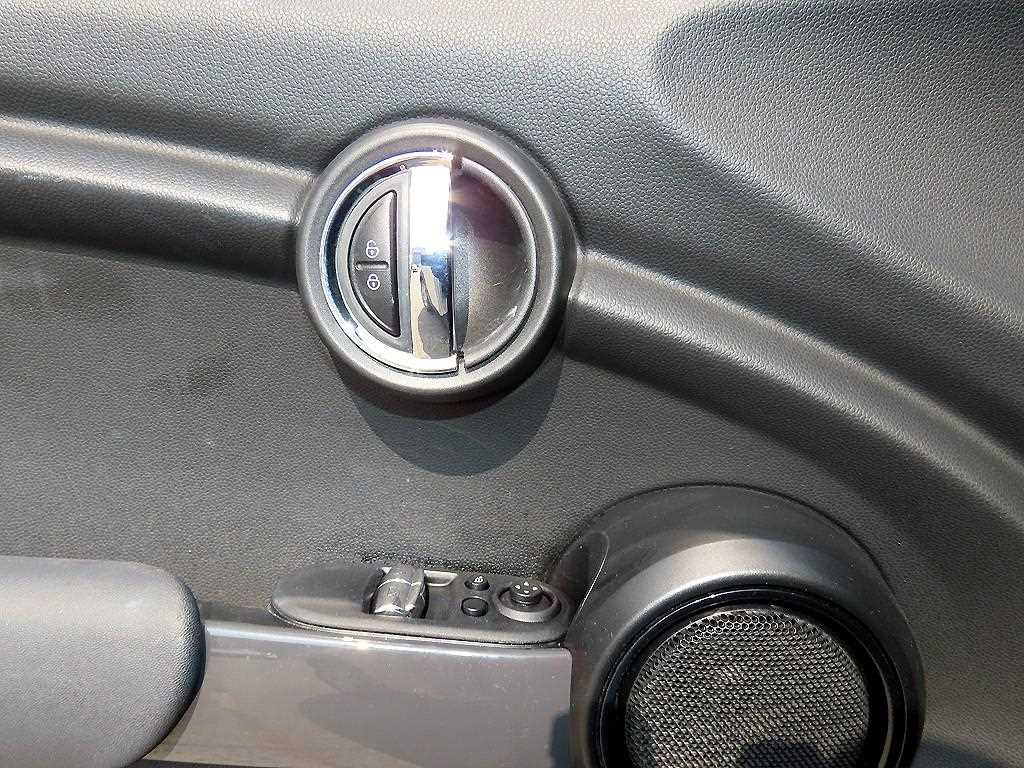 Mini Cooper — photo 11