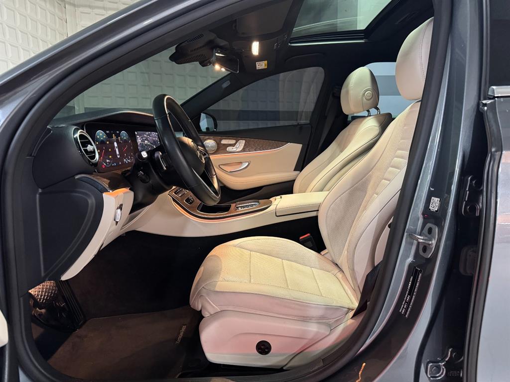 Mercedes-Benz E-Class — photo 01