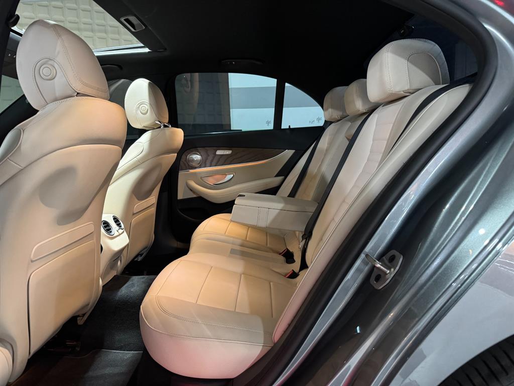 Mercedes-Benz E-Class — photo 02