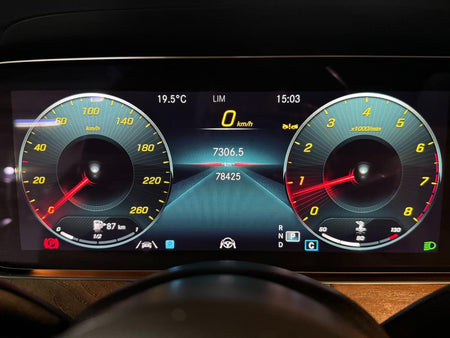 Mercedes-Benz E-Class — photo 10