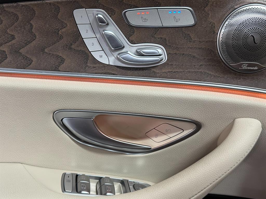 Mercedes-Benz E-Class — photo 14