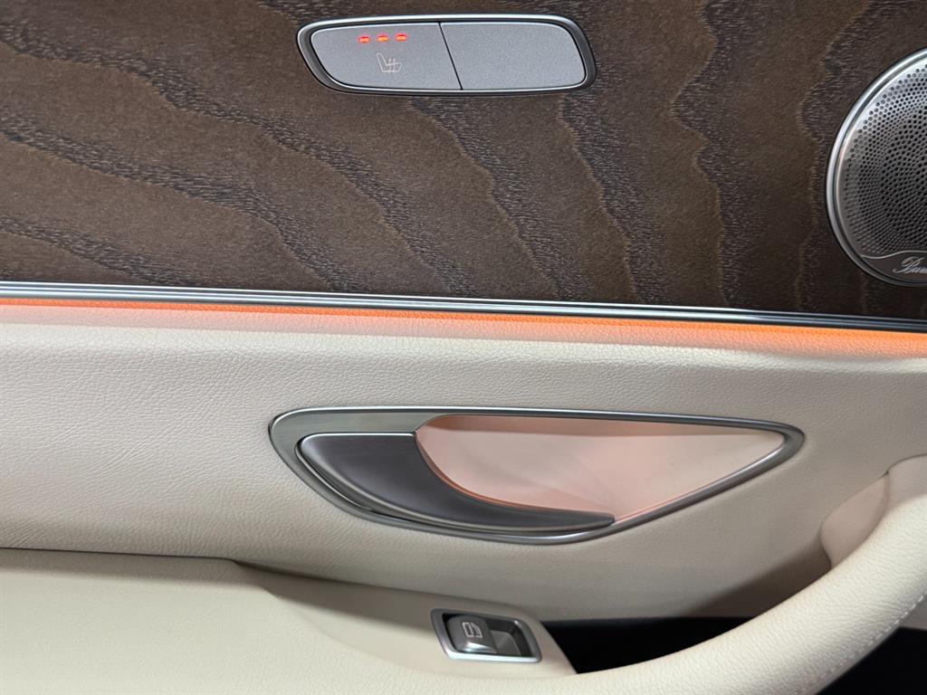 Mercedes-Benz E-Class — photo 15