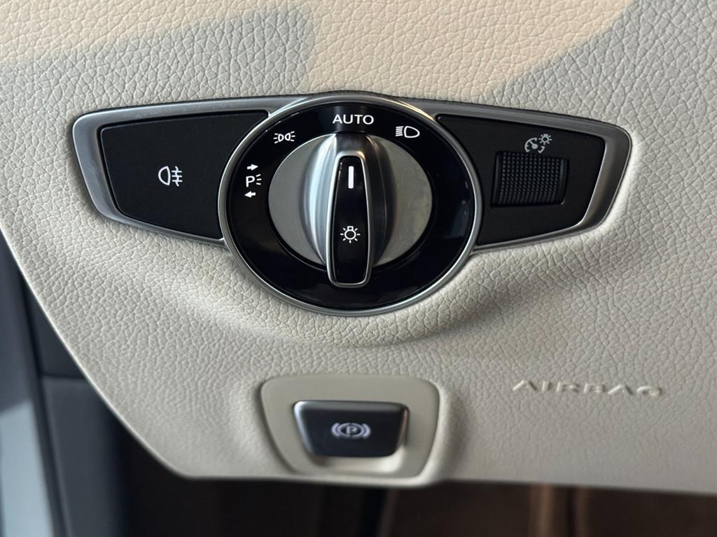 Mercedes-Benz E-Class — photo 16