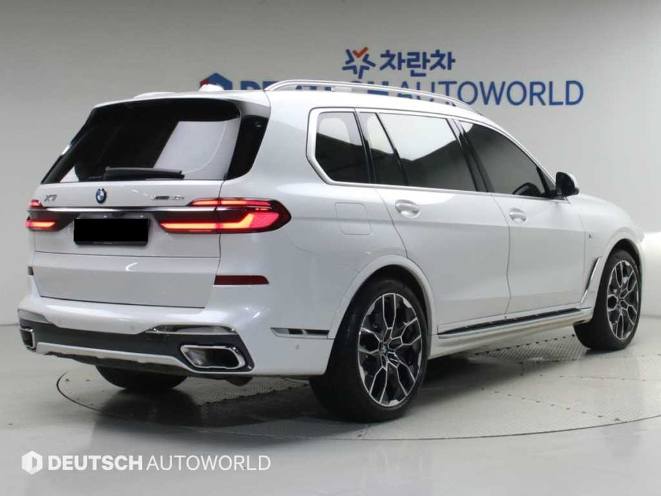 BMW X7 — photo 02
