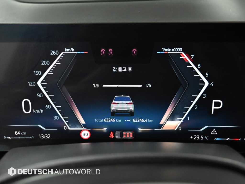 BMW X7 — photo 08