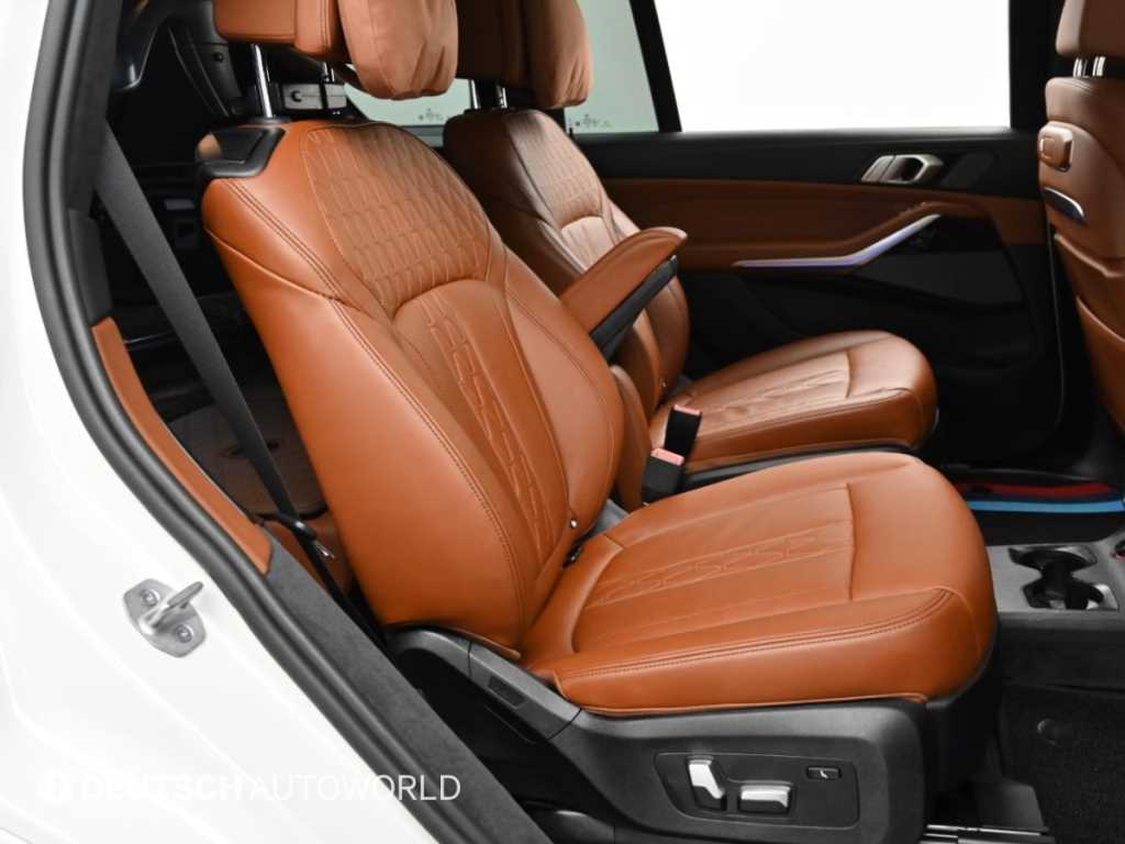 BMW X7 — photo 12