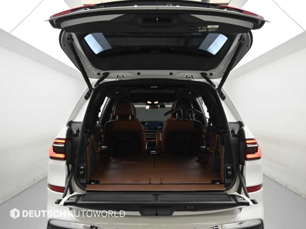 BMW X7 — photo 19