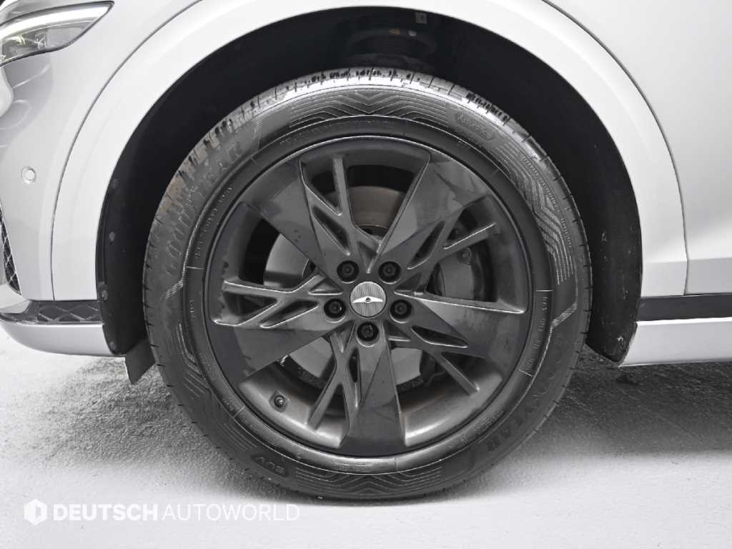 Genesis GV70 — photo 05