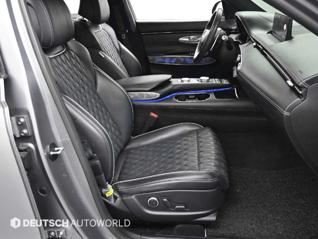 Genesis GV70 — photo 10