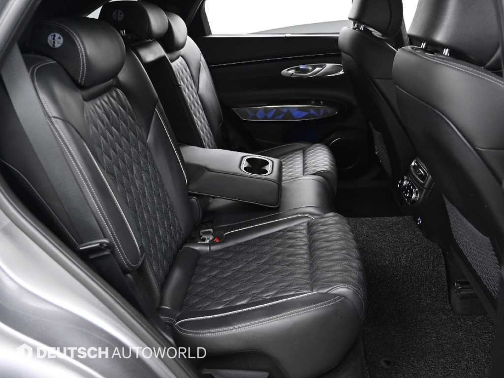 Genesis GV70 — photo 12