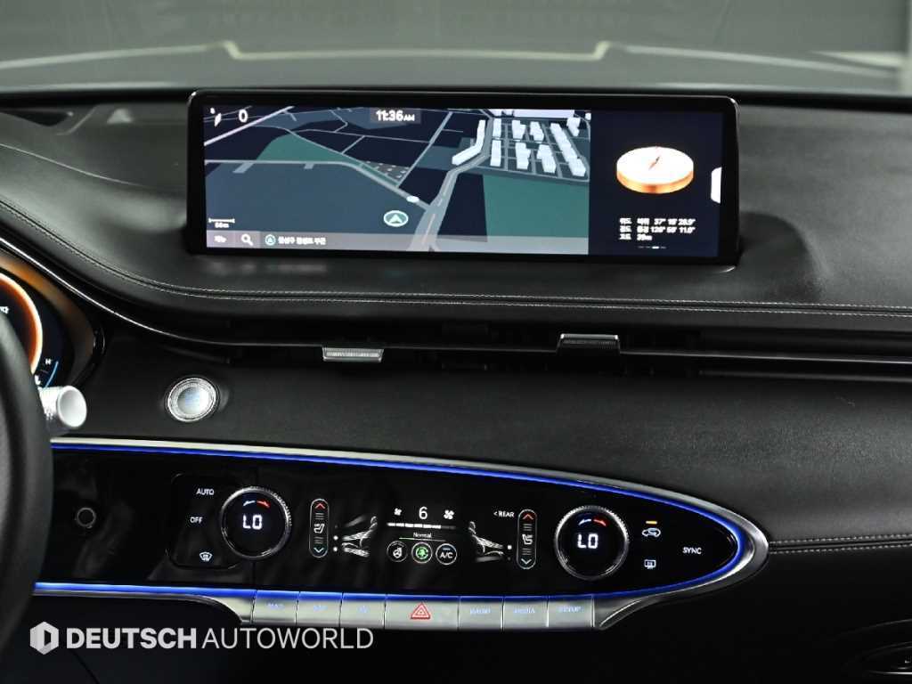 Genesis GV70 — photo 14