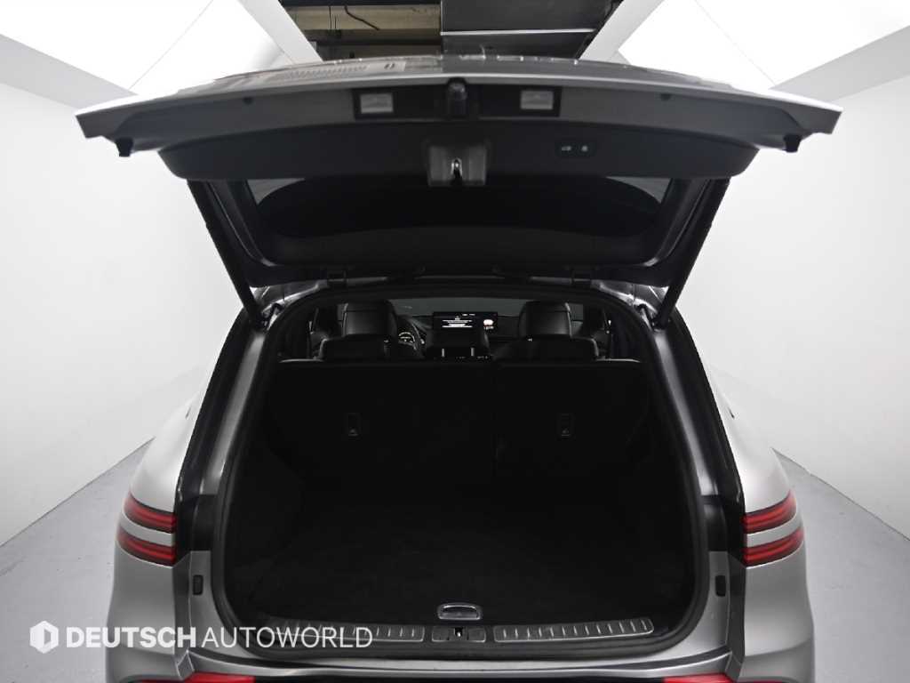 Genesis GV70 — photo 19