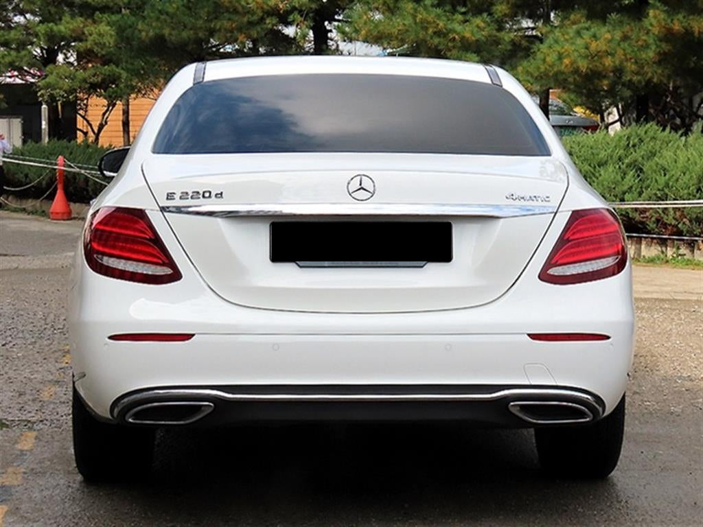 Mercedes-Benz E-Class — photo 04