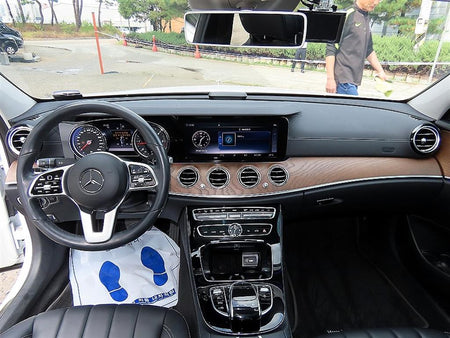 Mercedes-Benz E-Class — photo 07