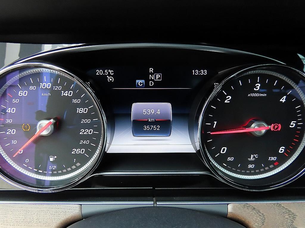 Mercedes-Benz E-Class — photo 09