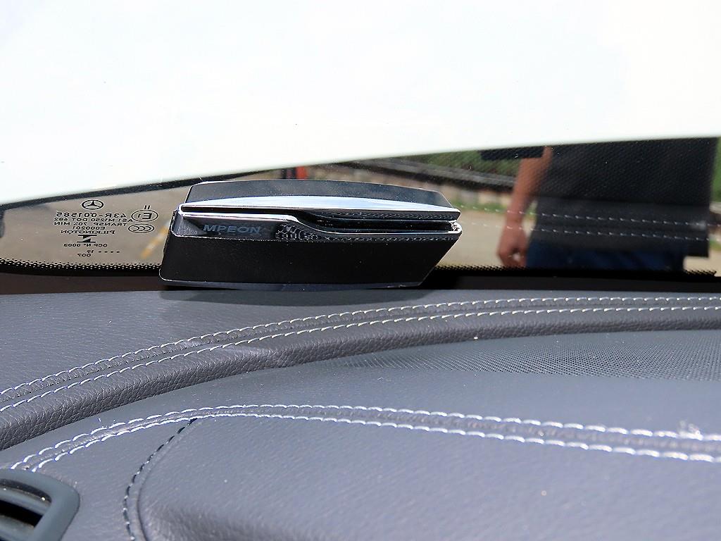Mercedes-Benz E-Class — photo 16