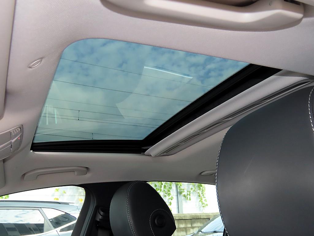Mercedes-Benz E-Class — photo 17