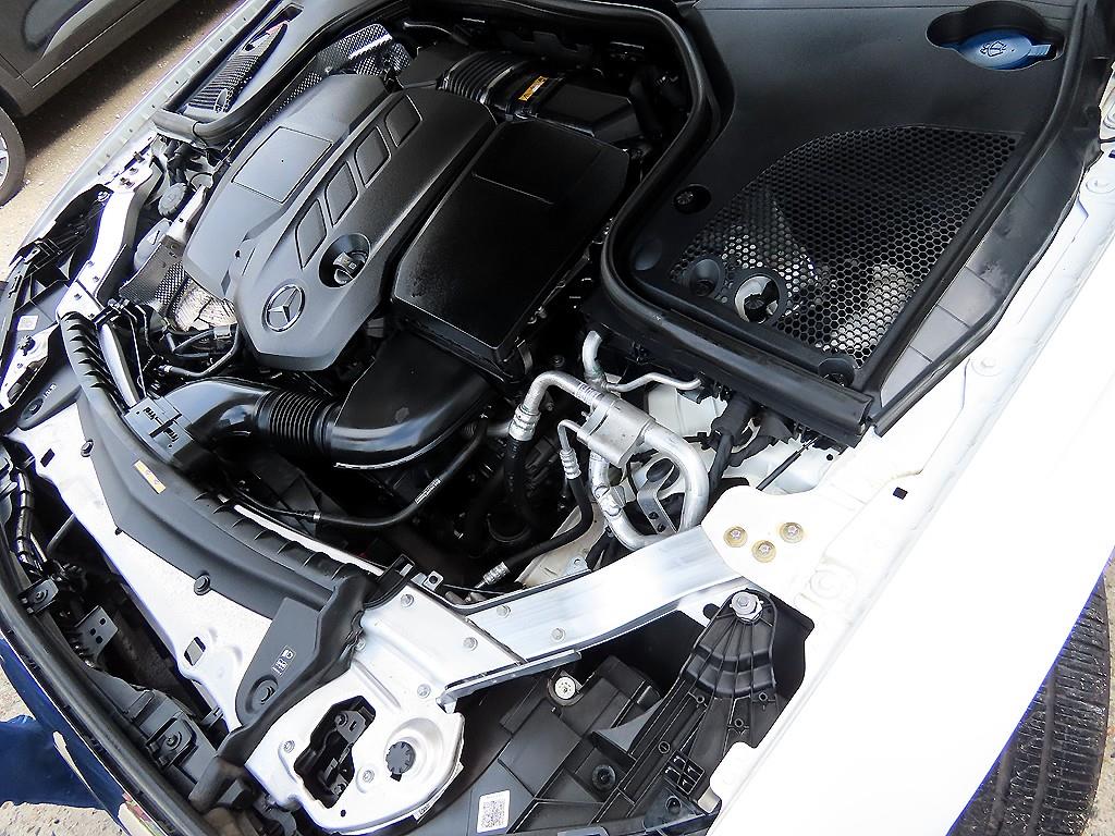 Mercedes-Benz E-Class — photo 19