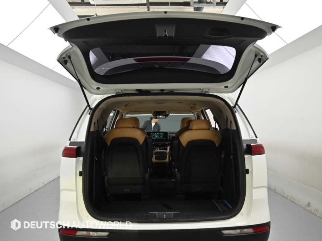 Kia Carnival — photo 19