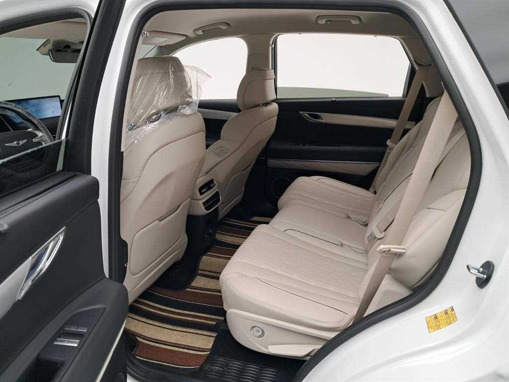 Genesis GV80 — photo 12