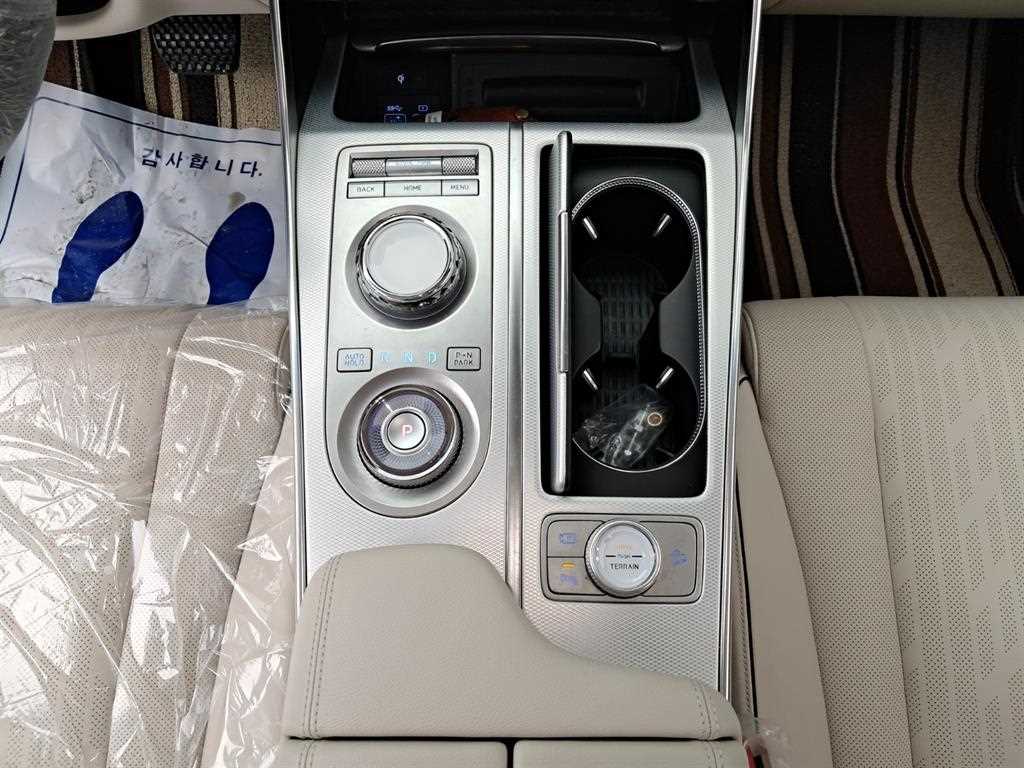 Genesis GV80 — photo 14