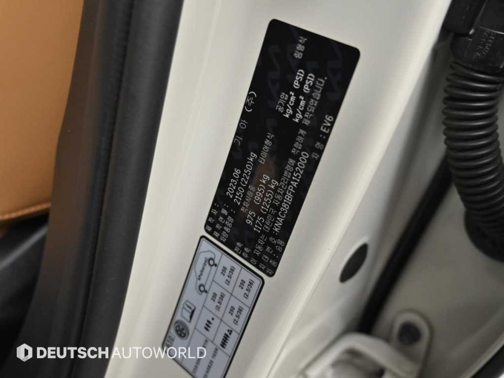 Kia EV6 — photo 20