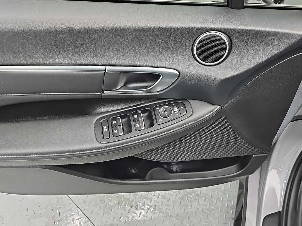 Hyundai Sonata — photo 16