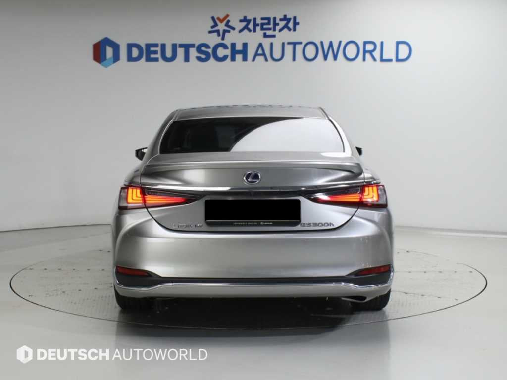 Lexus ES — photo 04