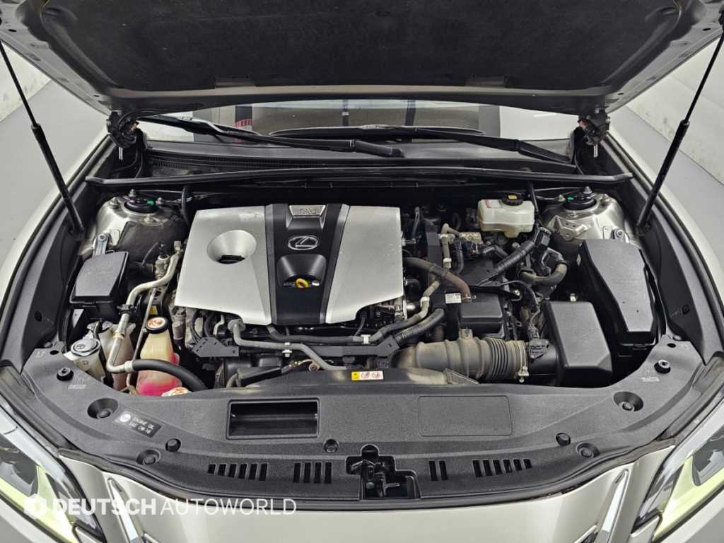 Lexus ES — photo 06