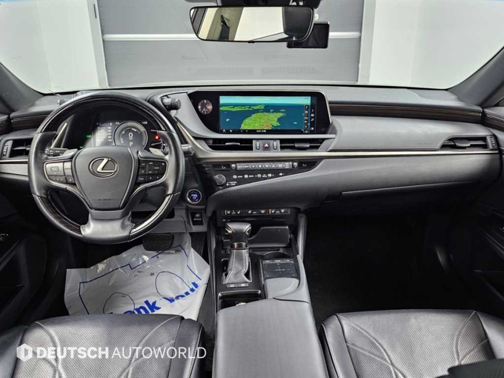 Lexus ES — photo 07