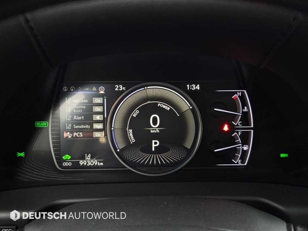 Lexus ES — photo 08