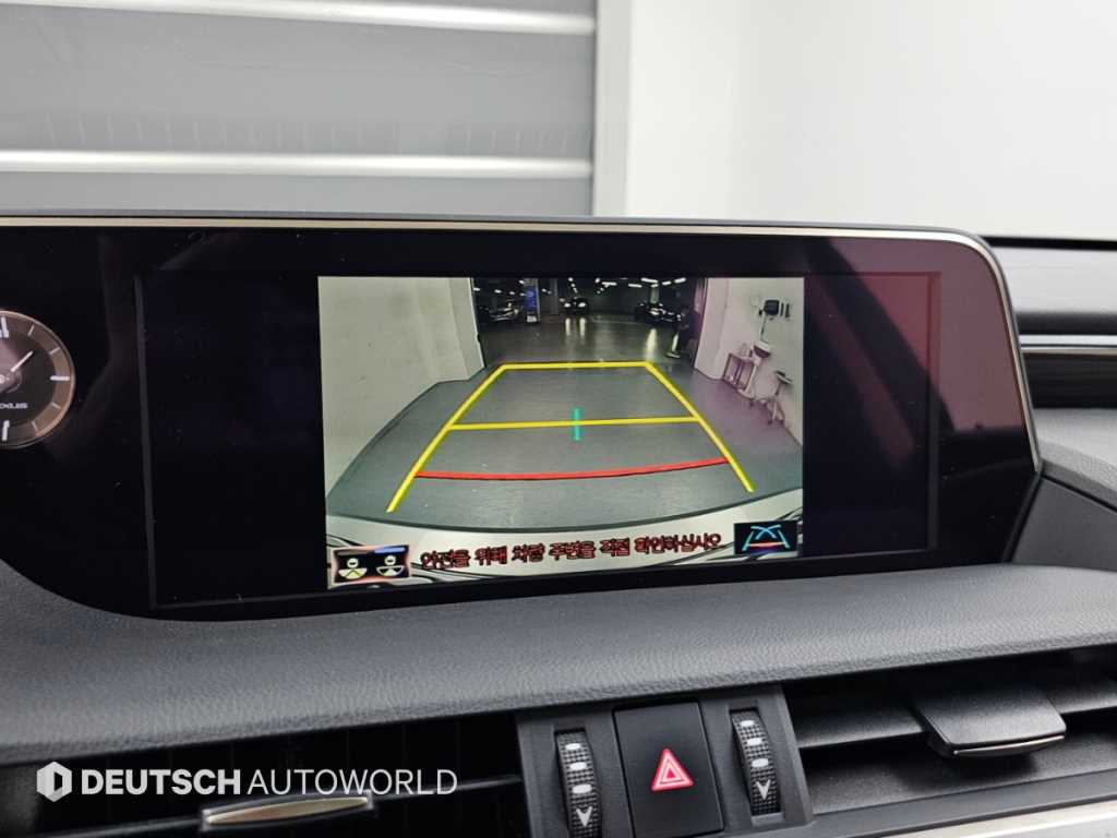 Lexus ES — photo 15