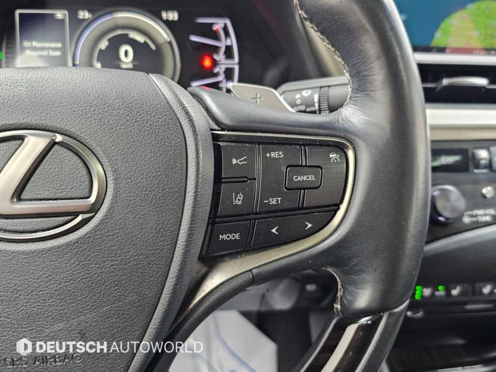 Lexus ES — photo 17