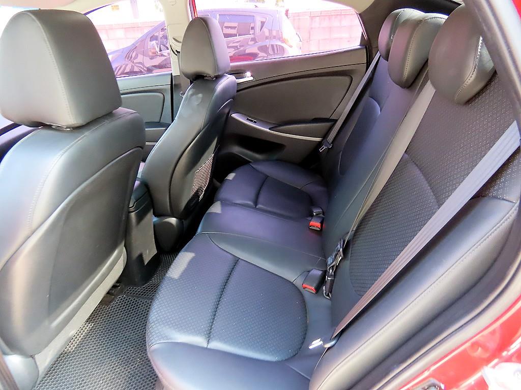 Hyundai Accent — photo 06