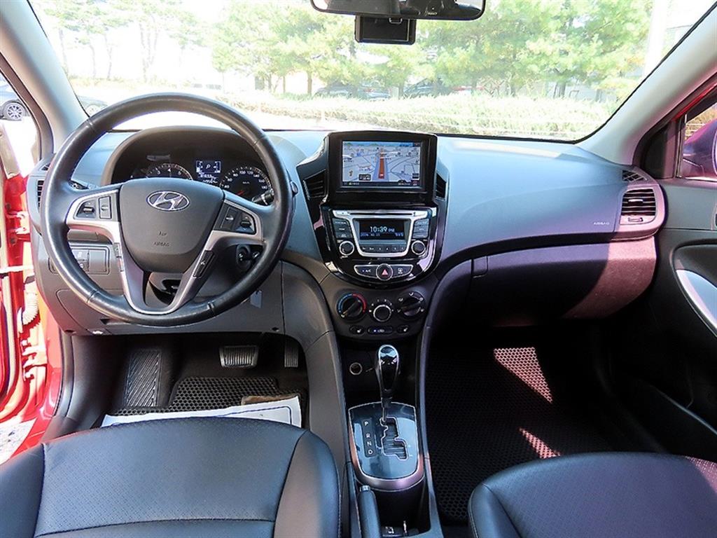 Hyundai Accent — photo 07