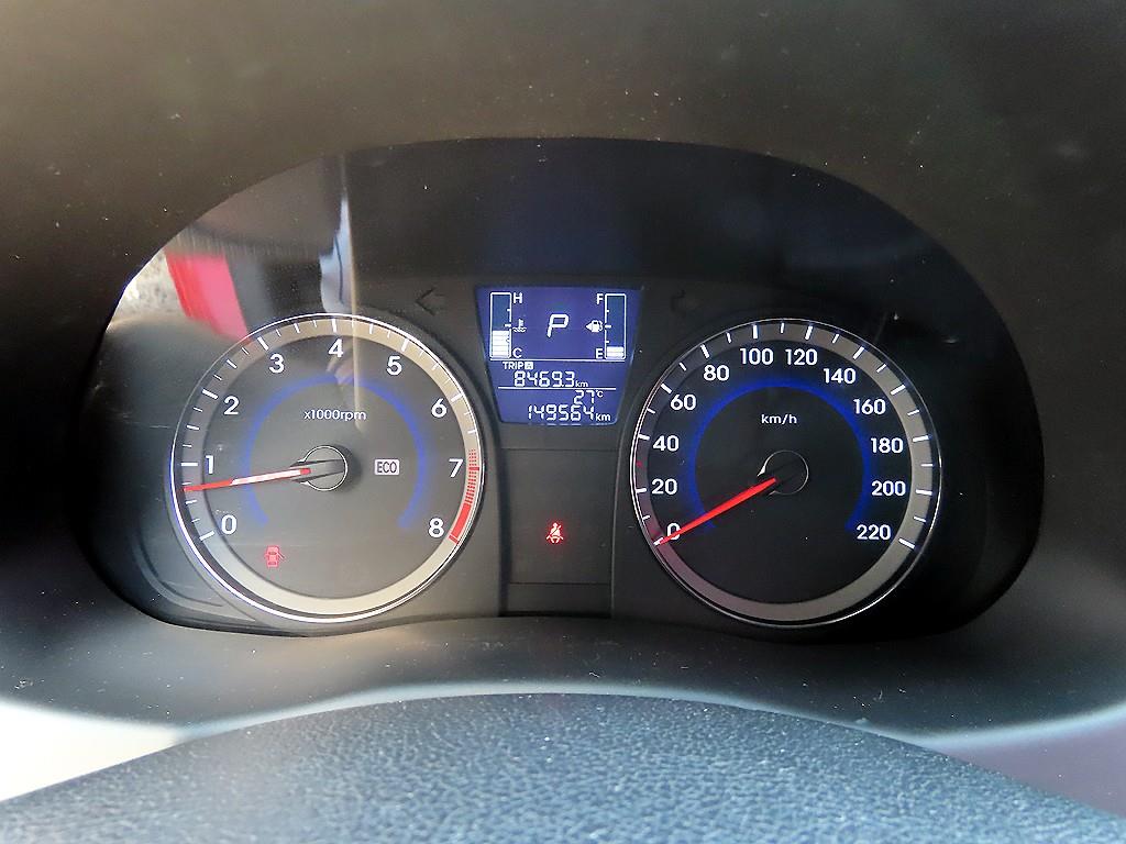 Hyundai Accent — photo 09