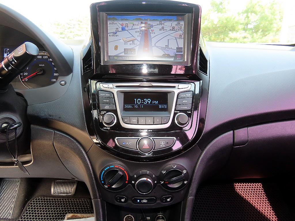 Hyundai Accent — photo 13
