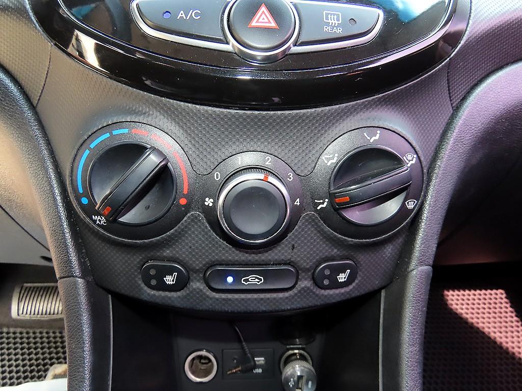 Hyundai Accent — photo 15