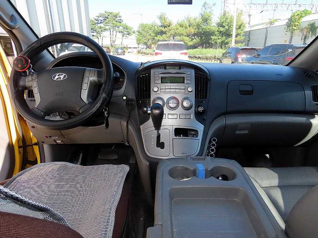 Hyundai Starex — photo 08