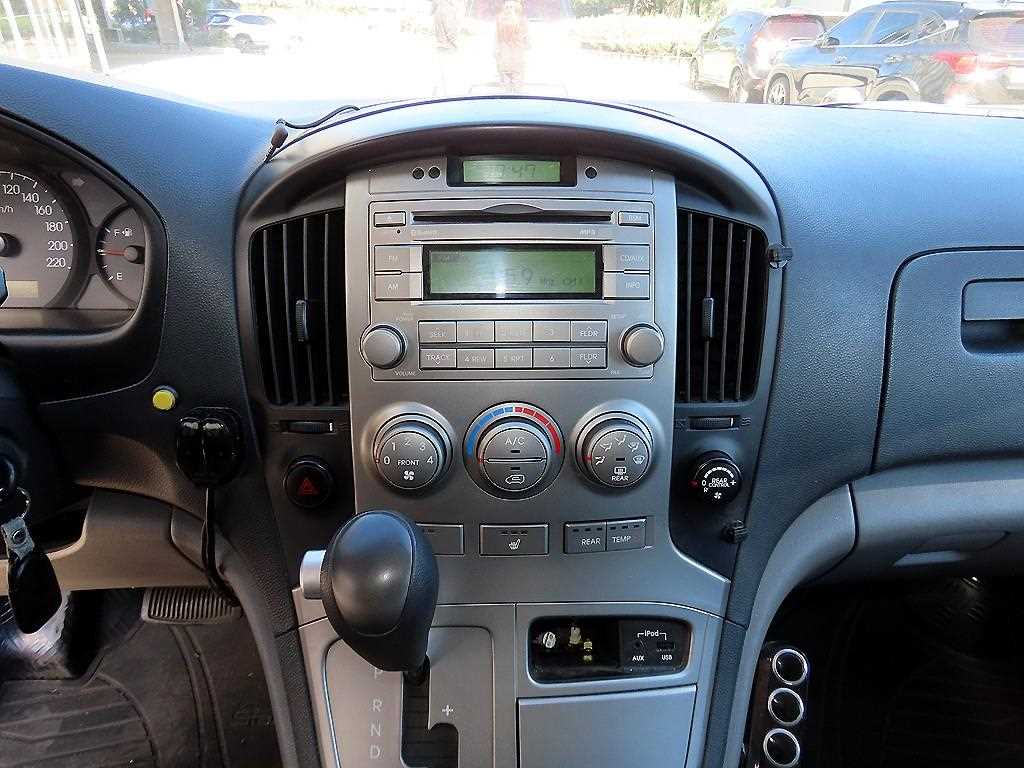 Hyundai Starex — photo 14