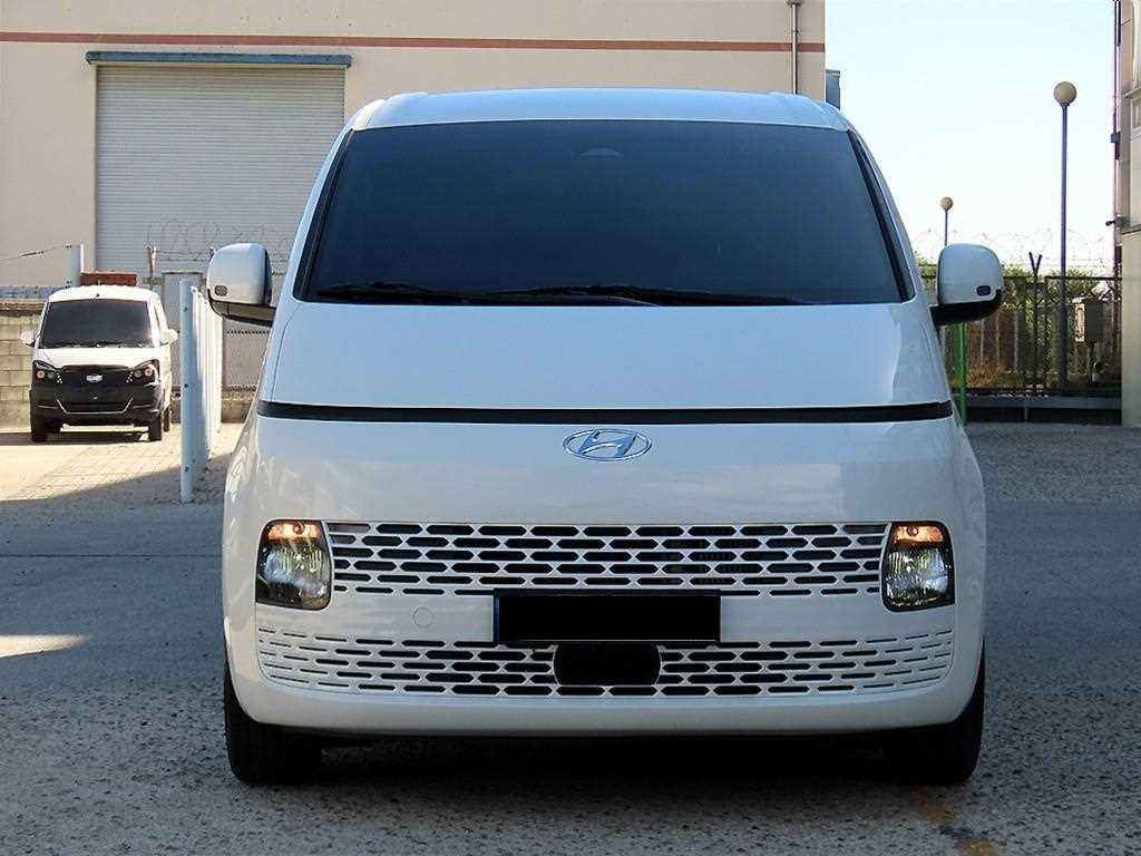 Hyundai Staria — photo 01